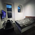 5 Star Luxury Studio Apartment, Big Smart Tv, Wifi, Liverpool City Centre, Easy Access Lock Box Entry!